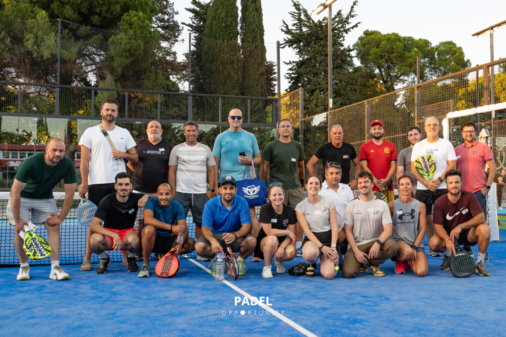 Photo groupe padel opportunity